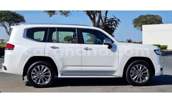 Sayi Imported Toyota Land Cruiser White Mota in Import - Dubai a Ashanti Sayi Imported Toyota Land Cruiser White Mota in Import - Dubai a Ashanti