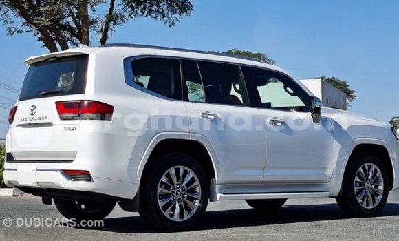 Sayi Imported Toyota Land Cruiser White Mota in Import - Dubai a Ashanti Sayi Imported Toyota Land Cruiser White Mota in Import - Dubai a Ashanti