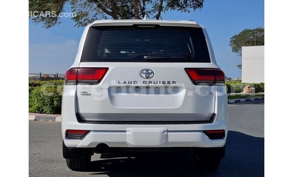 Sayi Imported Toyota Land Cruiser White Mota in Import - Dubai a Ashanti Sayi Imported Toyota Land Cruiser White Mota in Import - Dubai a Ashanti