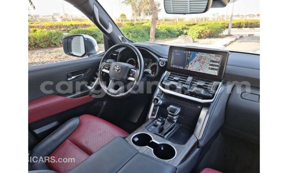 Sayi Imported Toyota Land Cruiser White Mota in Import - Dubai a Ashanti Sayi Imported Toyota Land Cruiser White Mota in Import - Dubai a Ashanti