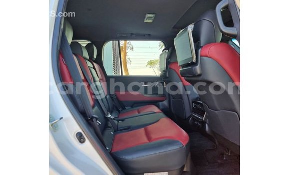 Sayi Imported Toyota Land Cruiser White Mota in Import - Dubai a Ashanti Sayi Imported Toyota Land Cruiser White Mota in Import - Dubai a Ashanti
