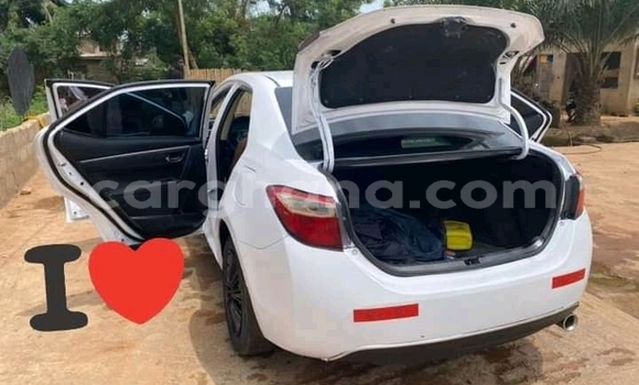 Sayi Na hannu Toyota Corolla White Mota in Accra a Greater Accra Sayi Na hannu Toyota Corolla White Mota in Accra a Greater Accra