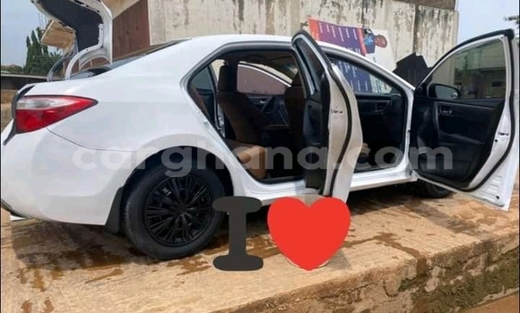 Sayi Na hannu Toyota Corolla White Mota in Accra a Greater Accra Sayi Na hannu Toyota Corolla White Mota in Accra a Greater Accra