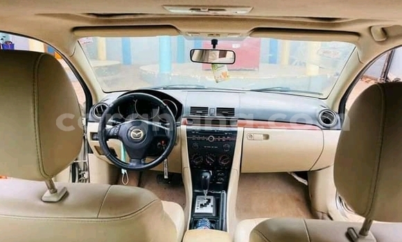 Ra Àlòkù Mazda 3 funfun Ọkọ̀ in Accra ni Greater Accra Ra Àlòkù Mazda 3 funfun Ọkọ̀ in Accra ni Greater Accra