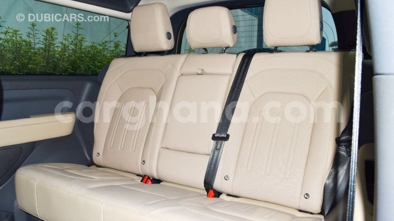 Big with watermark land rover defender ashanti import dubai 40767