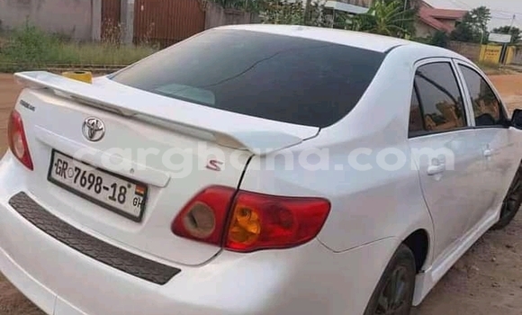 Ra Àlòkù Toyota Corolla funfun Ọkọ̀ in Accra ni Greater Accra Ra Àlòkù Toyota Corolla funfun Ọkọ̀ in Accra ni Greater Accra