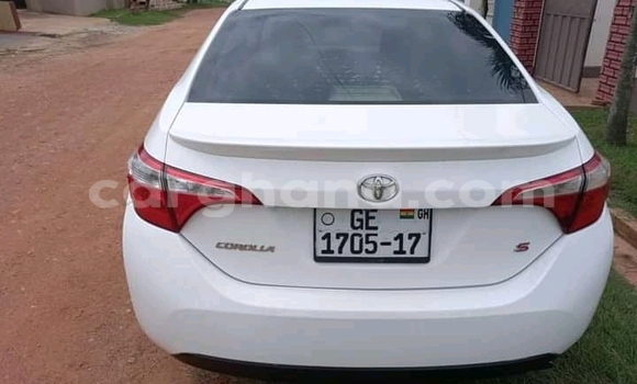 Sayi Na hannu Toyota Corolla White Mota in Accra a Greater Accra Sayi Na hannu Toyota Corolla White Mota in Accra a Greater Accra