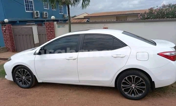 Sayi Na hannu Toyota Corolla White Mota in Accra a Greater Accra Sayi Na hannu Toyota Corolla White Mota in Accra a Greater Accra