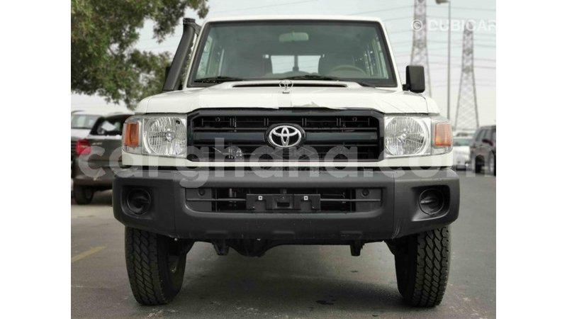 Big with watermark toyota land cruiser ashanti import dubai 40811