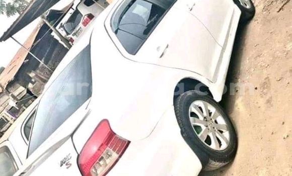 Sayi Na hannu Toyota Yaris White Mota in Accra a Greater Accra Sayi Na hannu Toyota Yaris White Mota in Accra a Greater Accra