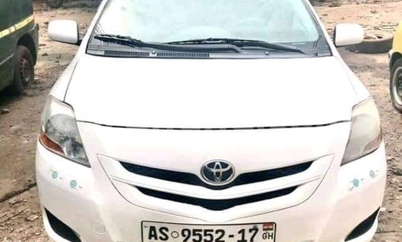 Sayi Na hannu Toyota Yaris White Mota in Accra a Greater Accra Sayi Na hannu Toyota Yaris White Mota in Accra a Greater Accra