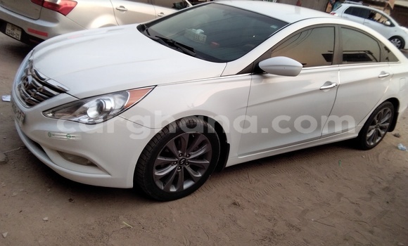 Ra Àlòkù Hyundai Sonata funfun Ọkọ̀ in Accra ni Greater Accra