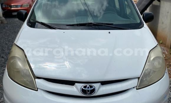 Buy Used Toyota Sienna White Car in Adenta in Greater Accra