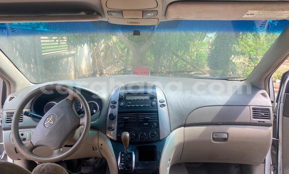 Sayi Na hannu Toyota Sienna White Mota in Adenta a Greater Accra Sayi Na hannu Toyota Sienna White Mota in Adenta a Greater Accra