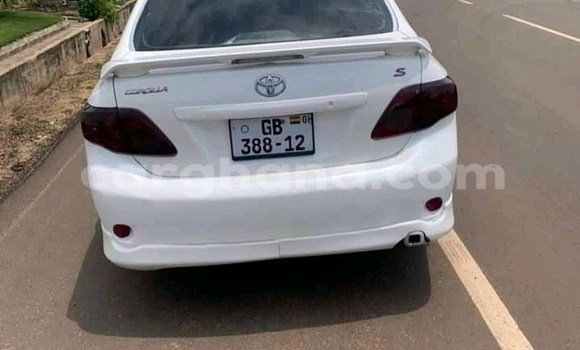 Ra Àlòkù Toyota Corolla funfun Ọkọ̀ in Accra ni Greater Accra Ra Àlòkù Toyota Corolla funfun Ọkọ̀ in Accra ni Greater Accra