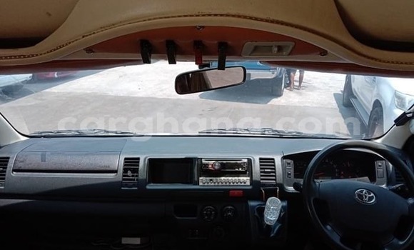 Ra Àlòkù Toyota Hiace funfun Ọkọ̀ in Sekondi–Takoradi Metropolitan ni Oorun Ra Àlòkù Toyota Hiace funfun Ọkọ̀ in Sekondi–Takoradi Metropolitan ni Oorun