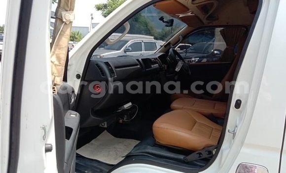 Ra Àlòkù Toyota Hiace funfun Ọkọ̀ in Sekondi–Takoradi Metropolitan ni Oorun Ra Àlòkù Toyota Hiace funfun Ọkọ̀ in Sekondi–Takoradi Metropolitan ni Oorun