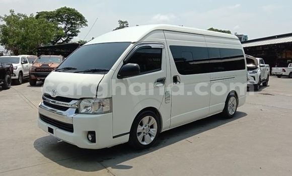 Ra Àlòkù Toyota Hiace funfun Ọkọ̀ in Sekondi–Takoradi Metropolitan ni Oorun Ra Àlòkù Toyota Hiace funfun Ọkọ̀ in Sekondi–Takoradi Metropolitan ni Oorun