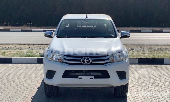 Sayi Imported Toyota Hilux White Mota in Import - Dubai a Ashanti Sayi Imported Toyota Hilux White Mota in Import - Dubai a Ashanti