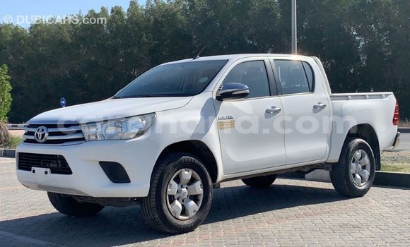 Sayi Imported Toyota Hilux White Mota in Import - Dubai a Ashanti Sayi Imported Toyota Hilux White Mota in Import - Dubai a Ashanti