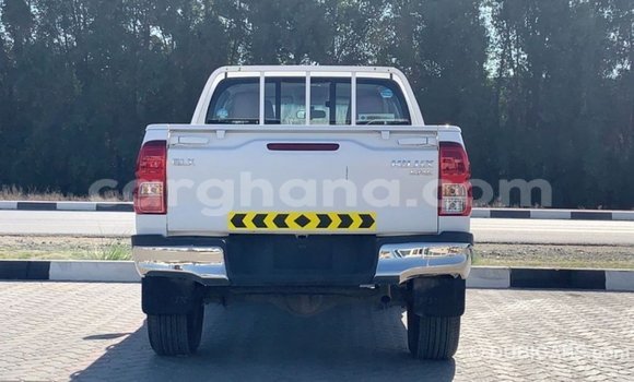 Sayi Imported Toyota Hilux White Mota in Import - Dubai a Ashanti Sayi Imported Toyota Hilux White Mota in Import - Dubai a Ashanti