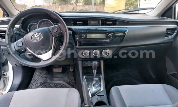 Ra Àlòkù Toyota Corolla funfun Ọkọ̀ in Accra ni Greater Accra Ra Àlòkù Toyota Corolla funfun Ọkọ̀ in Accra ni Greater Accra