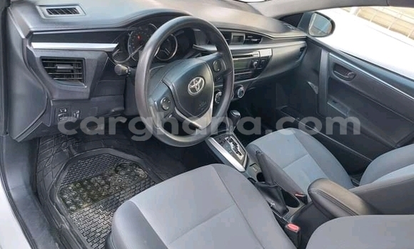 Ra Àlòkù Toyota Corolla funfun Ọkọ̀ in Accra ni Greater Accra Ra Àlòkù Toyota Corolla funfun Ọkọ̀ in Accra ni Greater Accra