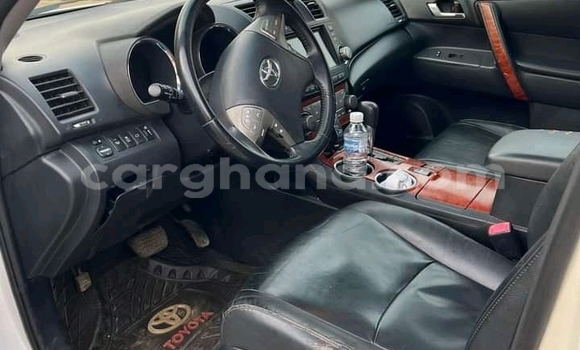 Buy Used Toyota Highlander White Car in Accra in Greater Accra Buy Used Toyota Highlander White Car in Accra in Greater Accra