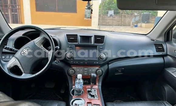Buy Used Toyota Highlander White Car in Accra in Greater Accra Buy Used Toyota Highlander White Car in Accra in Greater Accra