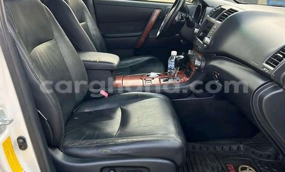 Buy Used Toyota Highlander White Car in Accra in Greater Accra Buy Used Toyota Highlander White Car in Accra in Greater Accra