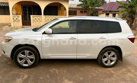 Buy Used Toyota Highlander White Car in Accra in Greater Accra Buy Used Toyota Highlander White Car in Accra in Greater Accra