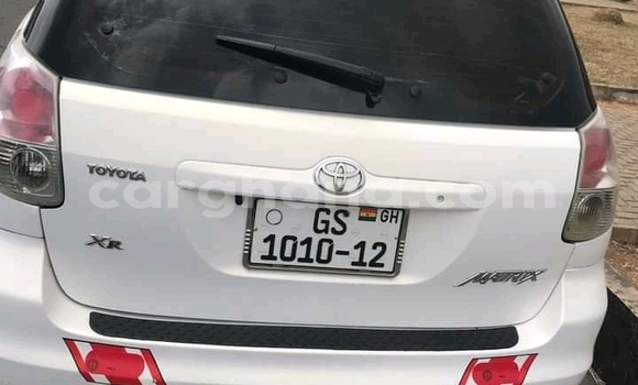 Sayi Na hannu Toyota Matrix White Mota in Accra a Greater Accra