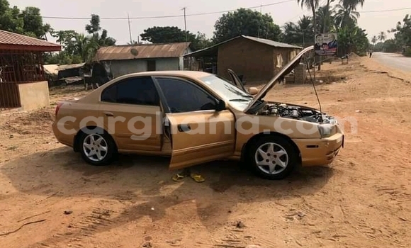 Sayi Na hannu Toyota Corolla Red Mota in Accra a Greater Accra Sayi Na hannu Toyota Corolla Red Mota in Accra a Greater Accra