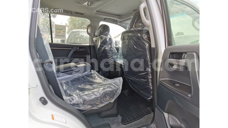 Big with watermark toyota land cruiser ashanti import dubai 41125