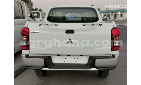 Sayi Imported Mitsubishi L200 White Mota in Import - Dubai a Ashanti Sayi Imported Mitsubishi L200 White Mota in Import - Dubai a Ashanti