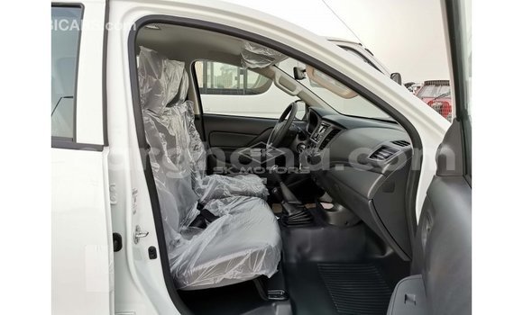 Sayi Imported Mitsubishi L200 White Mota in Import - Dubai a Ashanti Sayi Imported Mitsubishi L200 White Mota in Import - Dubai a Ashanti