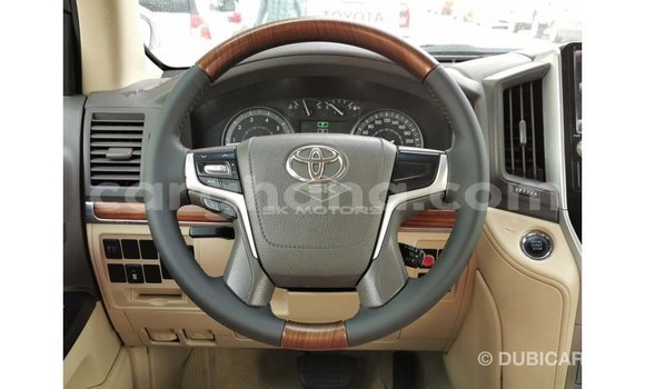 Buy Import Toyota Land Cruiser White Car in Import - Dubai in Ashanti Buy Import Toyota Land Cruiser White Car in Import - Dubai in Ashanti