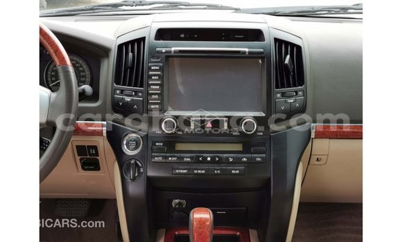 Buy Import Toyota Land Cruiser White Car in Import - Dubai in Ashanti Buy Import Toyota Land Cruiser White Car in Import - Dubai in Ashanti