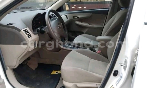 Sayi Na hannu Toyota Corolla White Mota in Accra a Greater Accra Sayi Na hannu Toyota Corolla White Mota in Accra a Greater Accra