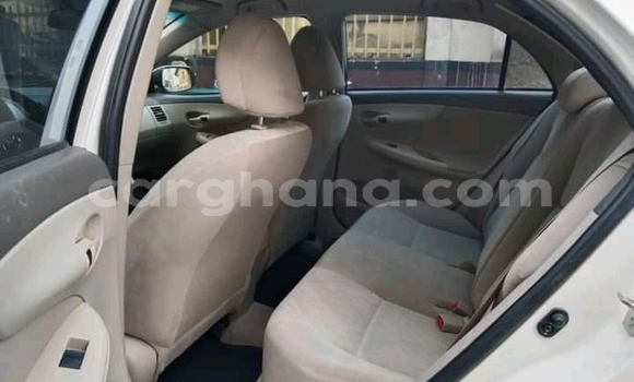 Sayi Na hannu Toyota Corolla White Mota in Accra a Greater Accra Sayi Na hannu Toyota Corolla White Mota in Accra a Greater Accra