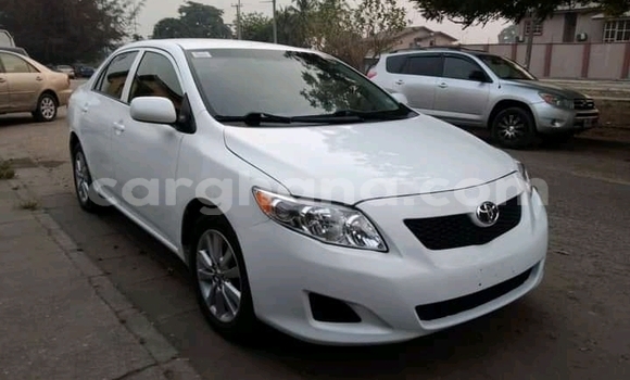 Sayi Na hannu Toyota Corolla White Mota in Accra a Greater Accra Sayi Na hannu Toyota Corolla White Mota in Accra a Greater Accra