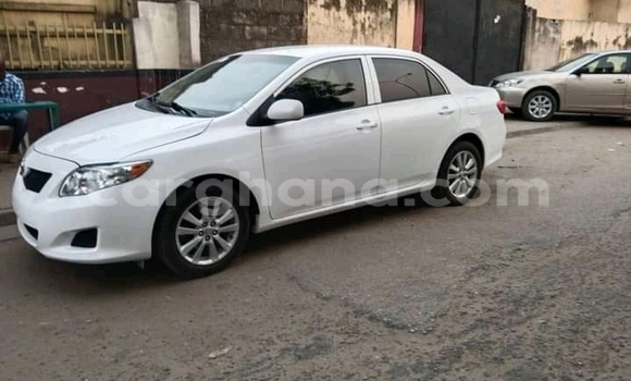 Sayi Na hannu Toyota Corolla White Mota in Accra a Greater Accra Sayi Na hannu Toyota Corolla White Mota in Accra a Greater Accra