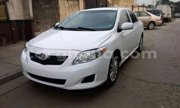Sayi Na hannu Toyota Corolla White Mota in Accra a Greater Accra Sayi Na hannu Toyota Corolla White Mota in Accra a Greater Accra