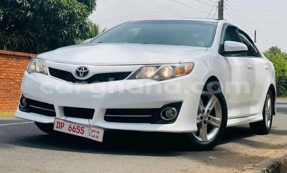 Sayi Na hannu Toyota Camry White Mota in Accra a Greater Accra Sayi Na hannu Toyota Camry White Mota in Accra a Greater Accra
