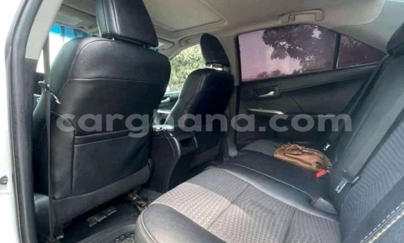 Sayi Na hannu Toyota Camry White Mota in Accra a Greater Accra Sayi Na hannu Toyota Camry White Mota in Accra a Greater Accra