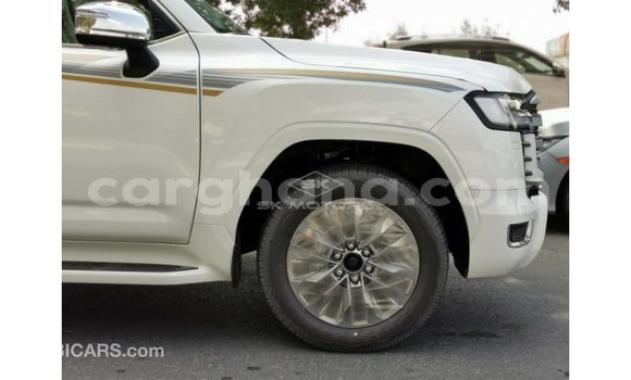 Buy Import Toyota Land Cruiser White Car in Import - Dubai in Ashanti Buy Import Toyota Land Cruiser White Car in Import - Dubai in Ashanti
