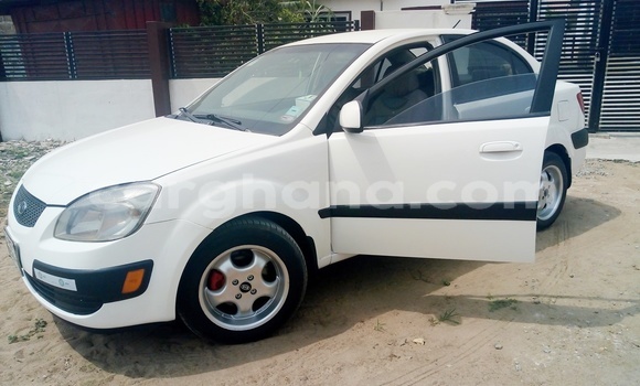 Sayi Na hannu Kia Rio White Mota in Accra a Greater Accra Sayi Na hannu Kia Rio White Mota in Accra a Greater Accra