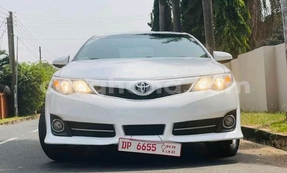 Sayi Na hannu Toyota Camry White Mota in Accra a Greater Accra Sayi Na hannu Toyota Camry White Mota in Accra a Greater Accra