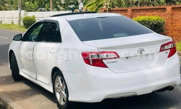 Sayi Na hannu Toyota Camry White Mota in Accra a Greater Accra Sayi Na hannu Toyota Camry White Mota in Accra a Greater Accra