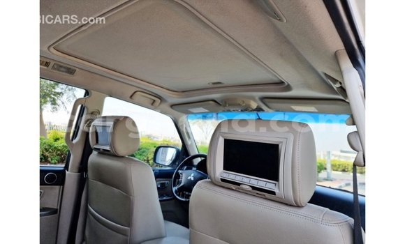 Sayi Imported Mitsubishi Pajero White Mota in Import - Dubai a Ashanti Sayi Imported Mitsubishi Pajero White Mota in Import - Dubai a Ashanti